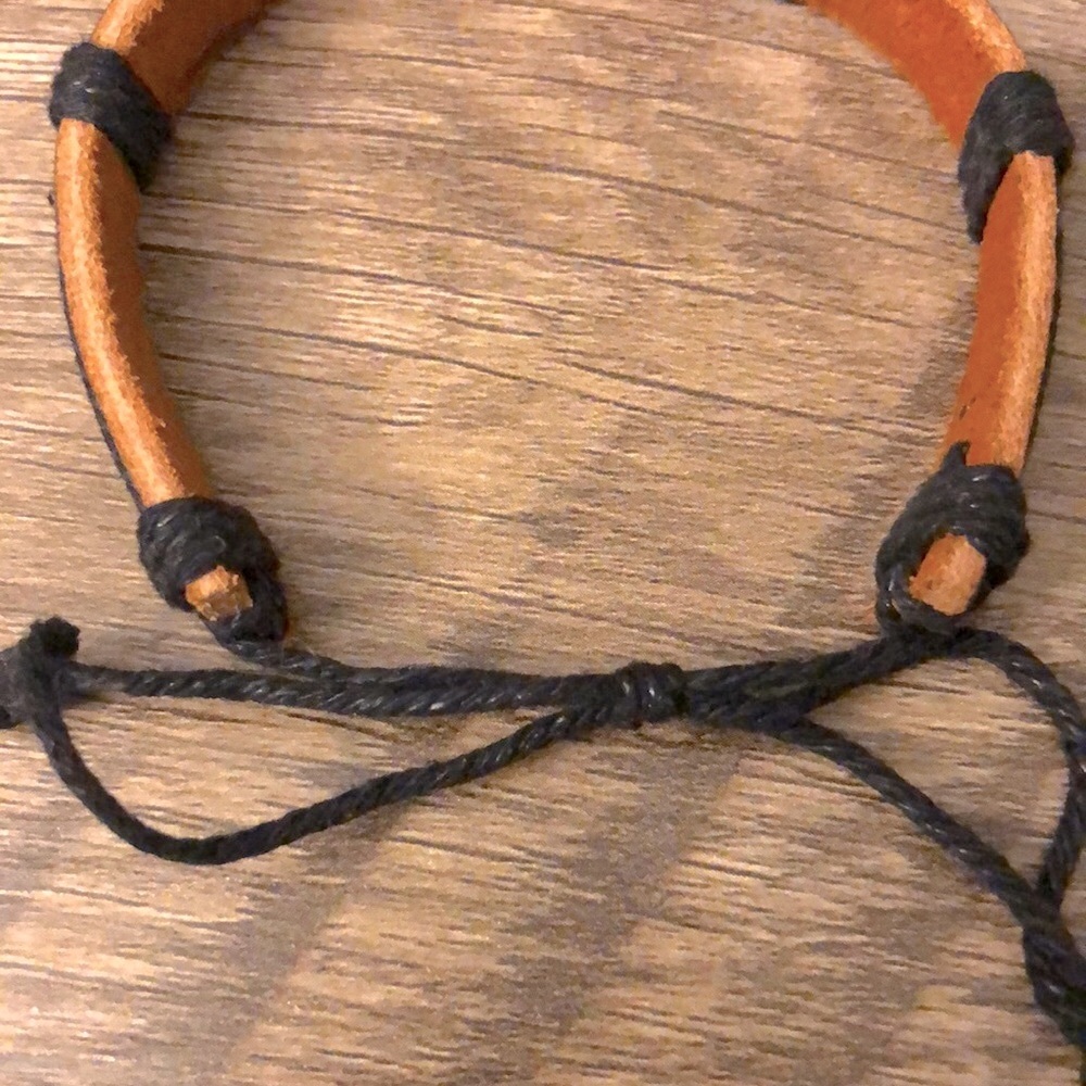 Libra Leather - Picture 3 of 4